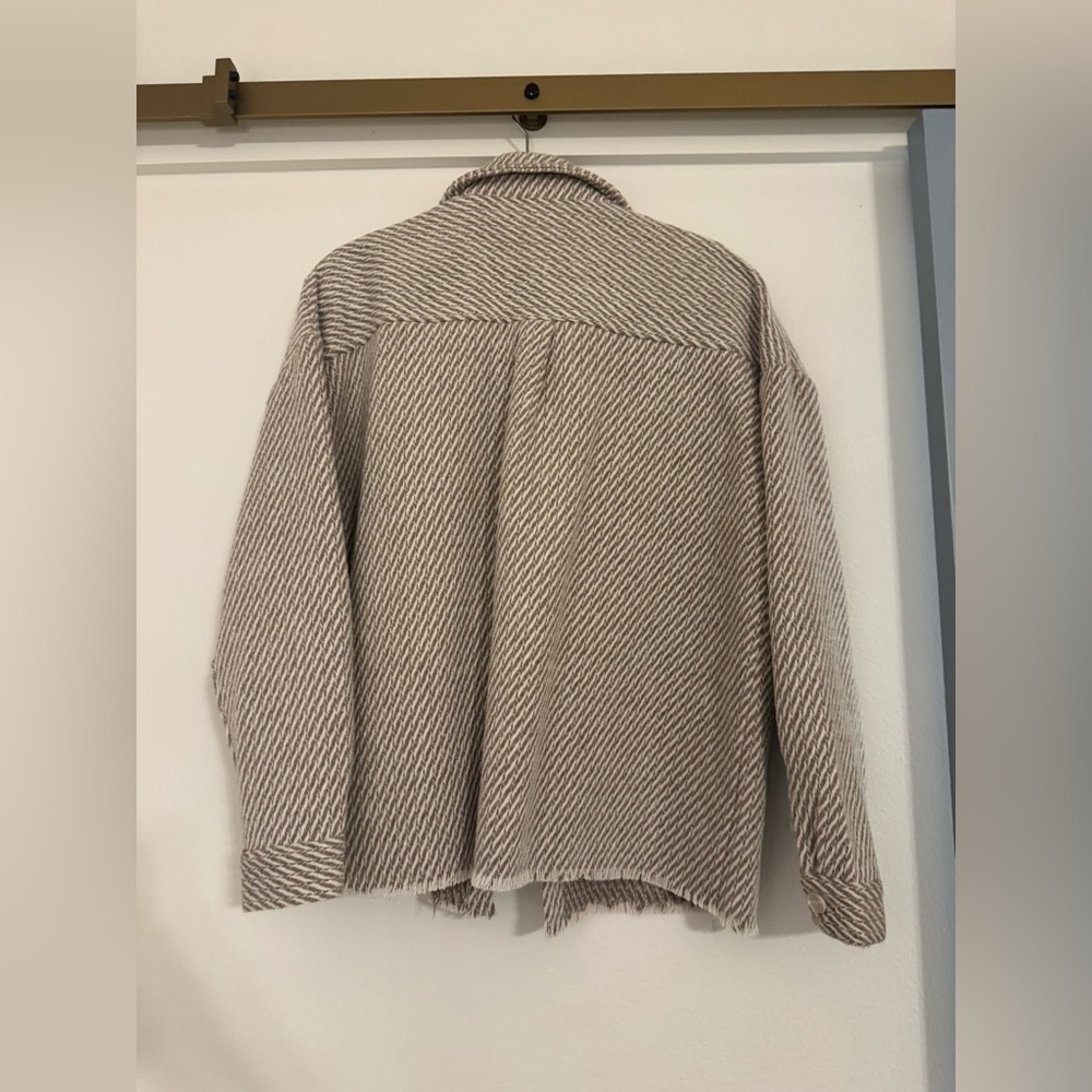 Women's Tan & White Houndstooth Like Pattern Jacket - Picture 6 of 10